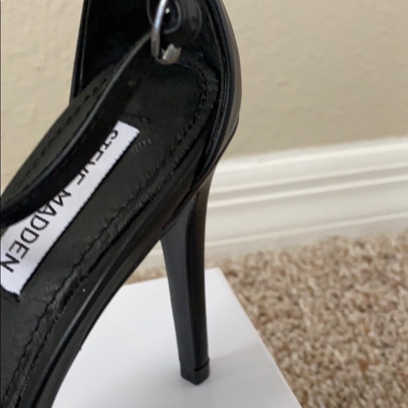 Steve Madden Stecy Black Sandals - Picture 5 of 7